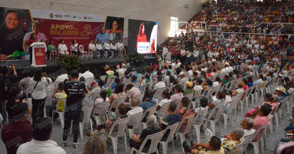 Entrega Rocío Nahle recursos de Apoyo a la Palabra