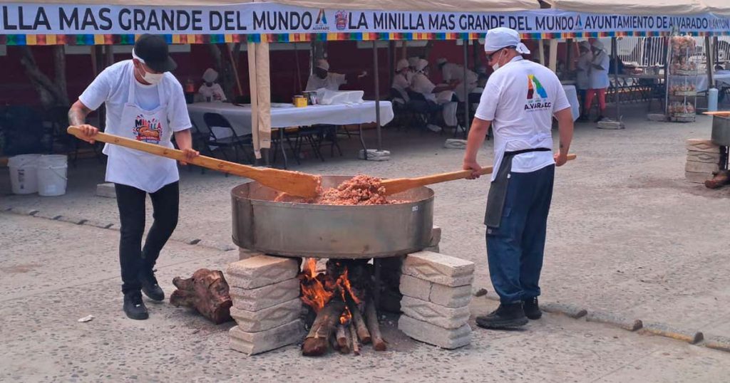 Exitoso regreso del Festival de la Minilla en Antón Lizardo; impulsa el turismo y la gastronomía alvaradeña