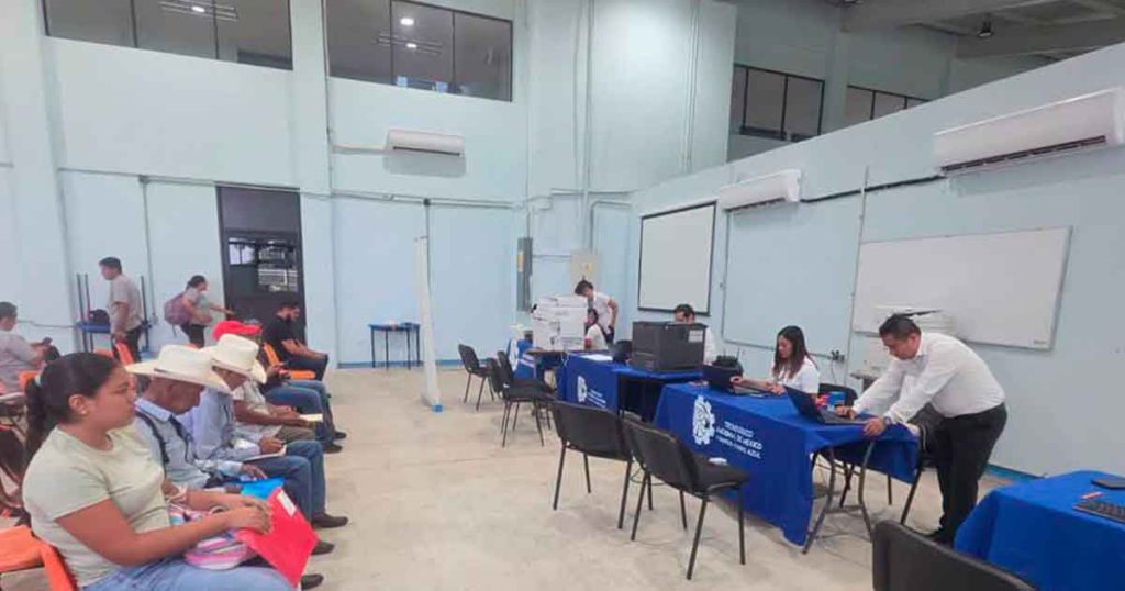 Facilitan trámites del SAT en Cerro Azul