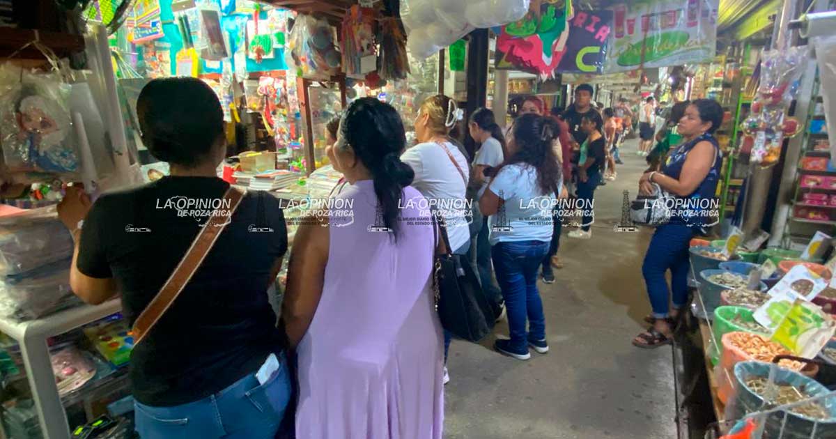 “Viacrucis” de padres de familia tras inicio de clases