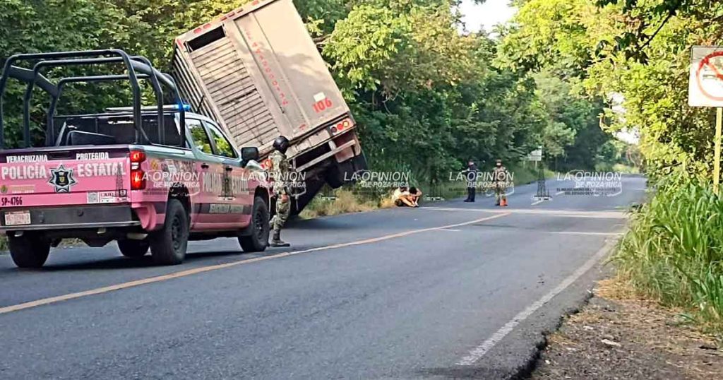 Vuelca tráiler; no hubo lesionados