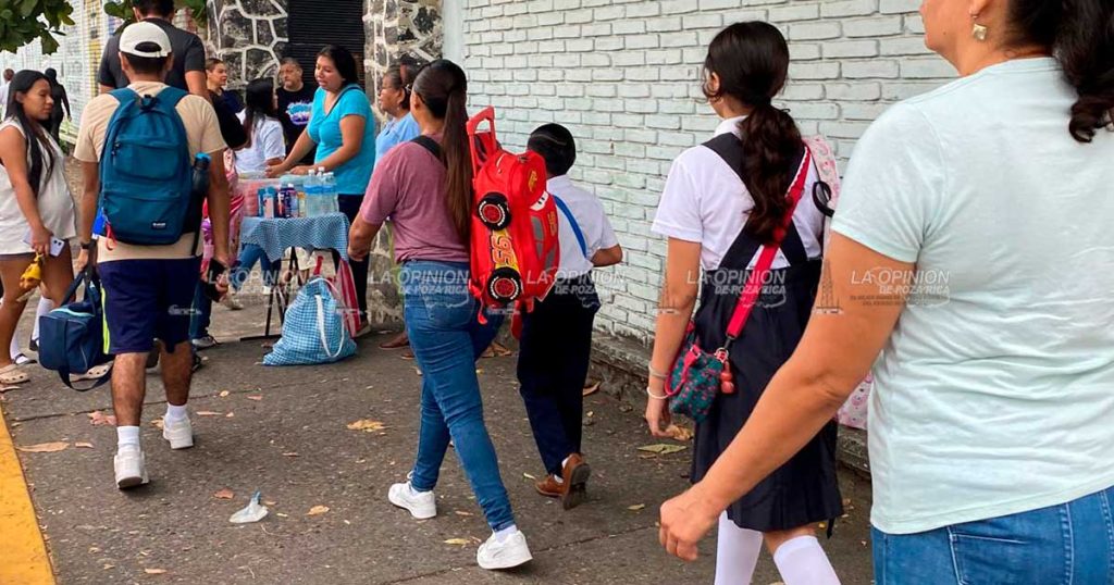 Regresan a clases más de un millón 250 mil estudiantes en Veracruz