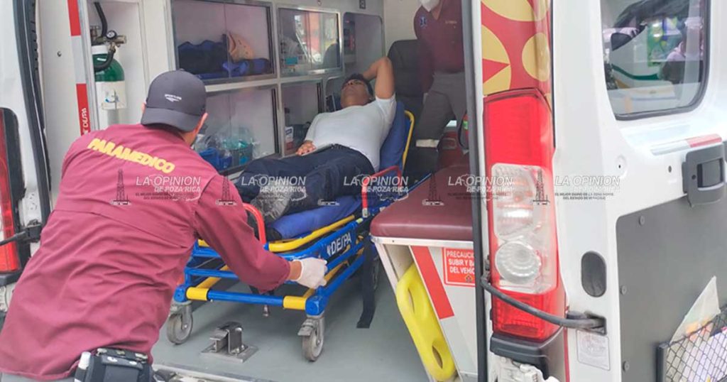 Policía estampado contra puesto de tacos