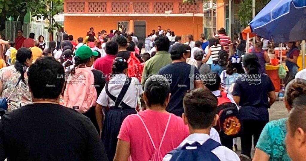 Regresan a clases más de un millón 250 mil estudiantes en Veracruz