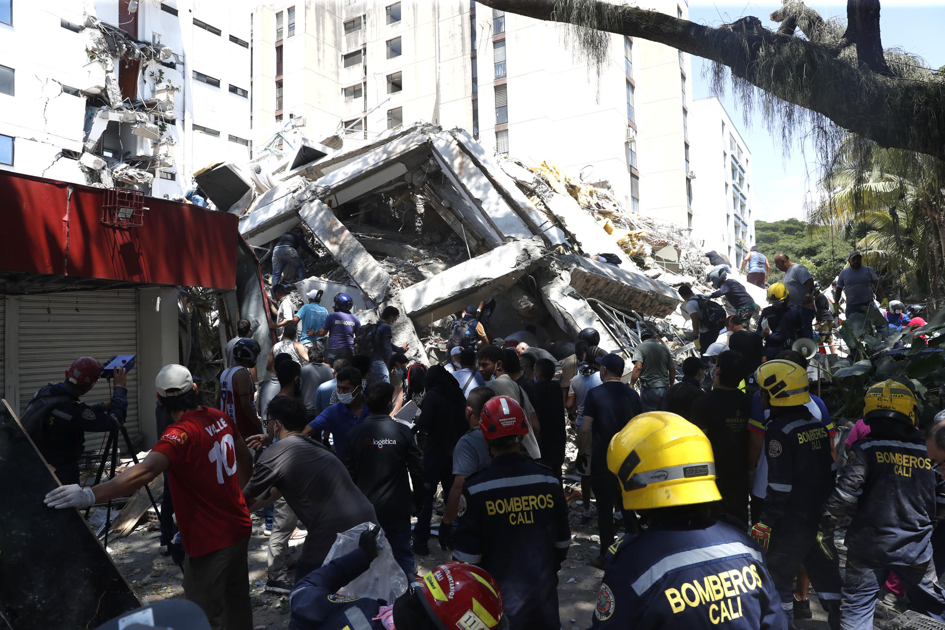 TERREMOTO: VAN 132 MUERTOS EN COLOMBIA