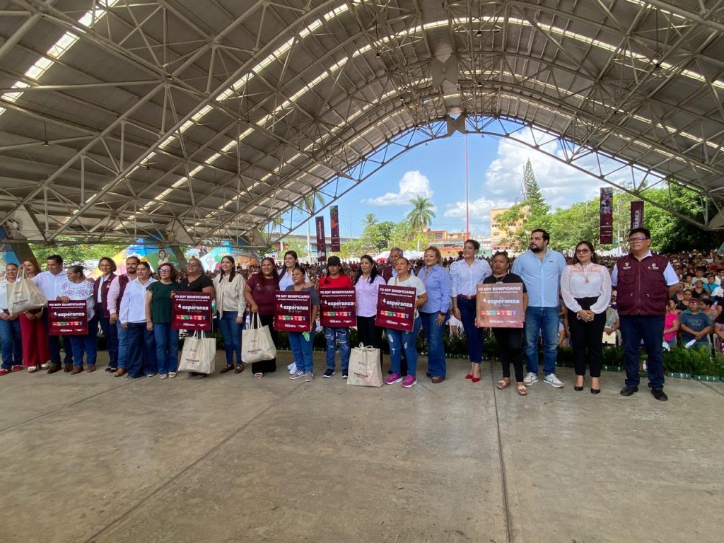 Adanely Rodríguez Fortalece los hogares de Poza Rica