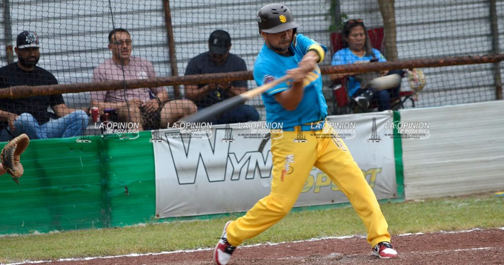 Padres domina a Leones Padres domina a Leones