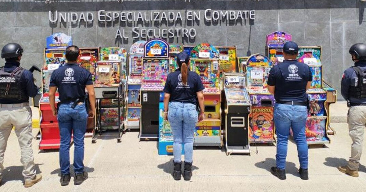 Operativo contra la extorsión alcanza seis negocios en Xalapa; aseguran 18 tragamonedas Operativo contra la extorsión alcanza seis negocios en Xalapa; aseguran 18 tragamonedas