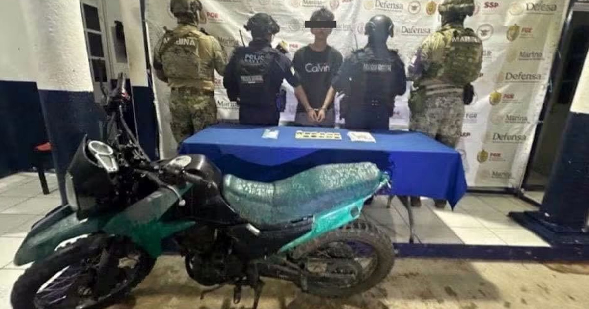Cae en Acayucan presunto cobrador de piso; llevaba droga y una libreta con registros de comercios Cae en Acayucan presunto cobrador de piso; llevaba droga y una libreta con registros de comercios