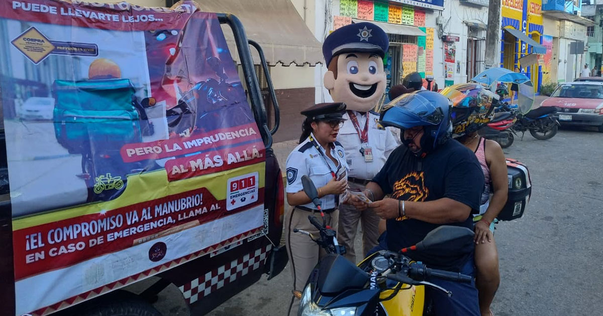 Realizan Jornada Informativa “Motociclista Responsable” en Gutiérrez Zamora Realizan Jornada Informativa “Motociclista Responsable” en Gutiérrez Zamora