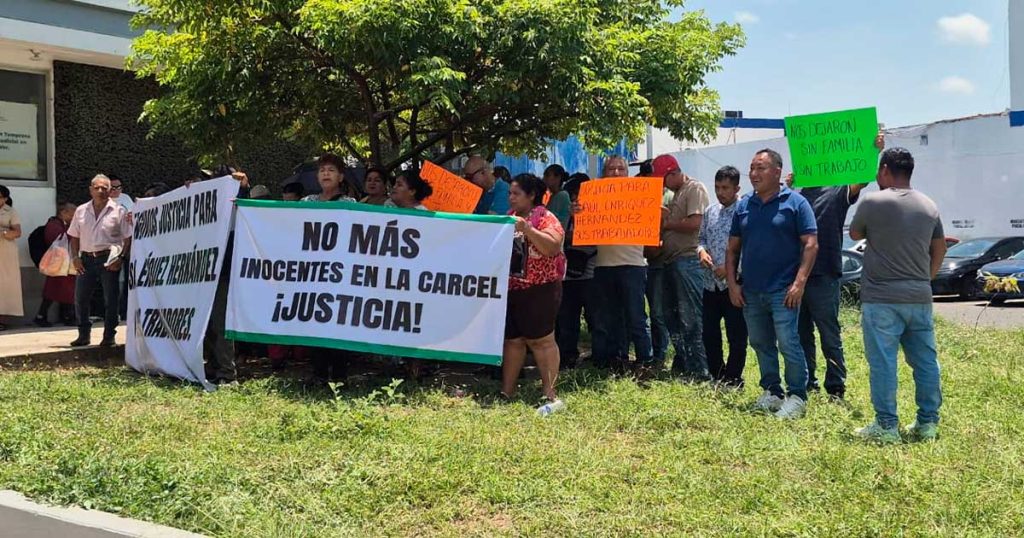 Exigen liberación de transportistas; familiares acusan razón judicial y trabas en amparos tras dos meses de detención en Veracruz Exigen liberación de transportistas; familiares acusan razón judicial y trabas en amparos tras dos meses de detención en Veracruz