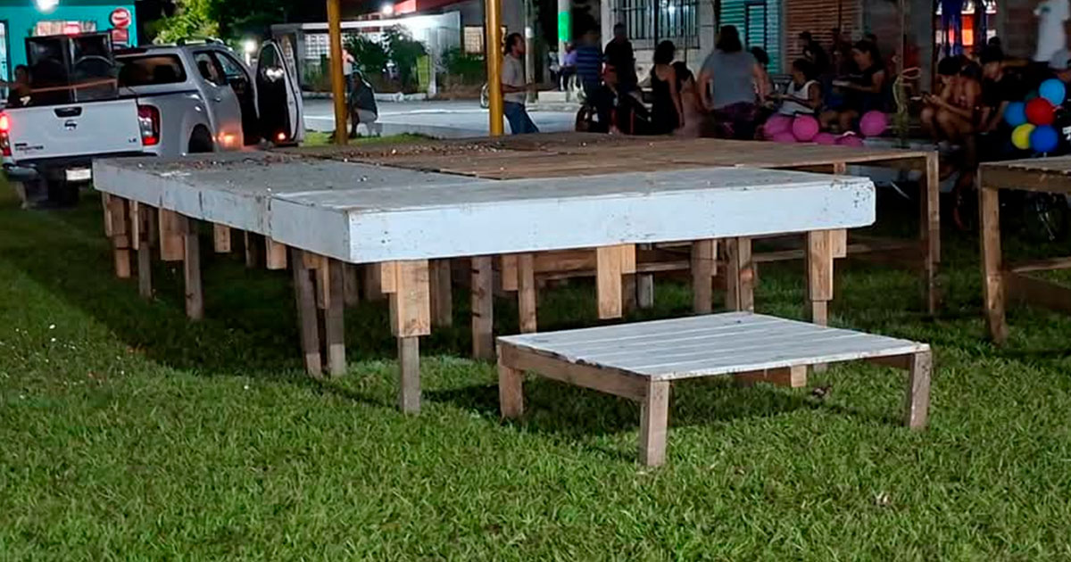 Con escenario parchado, autoridades de Nautla pretendían que bailaran niños en fiesta de Jicaltepec Con escenario parchado, autoridades de Nautla pretendían que bailaran niños en fiesta de Jicaltepec