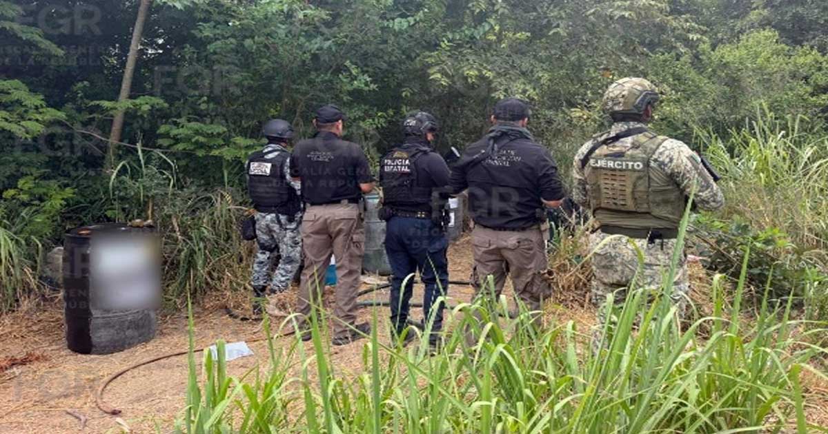 Aseguran mil 500 litros de presunto hidrocarburo durante cateo en Pánuco Aseguran mil 500 litros de presunto hidrocarburo durante cateo en Pánuco