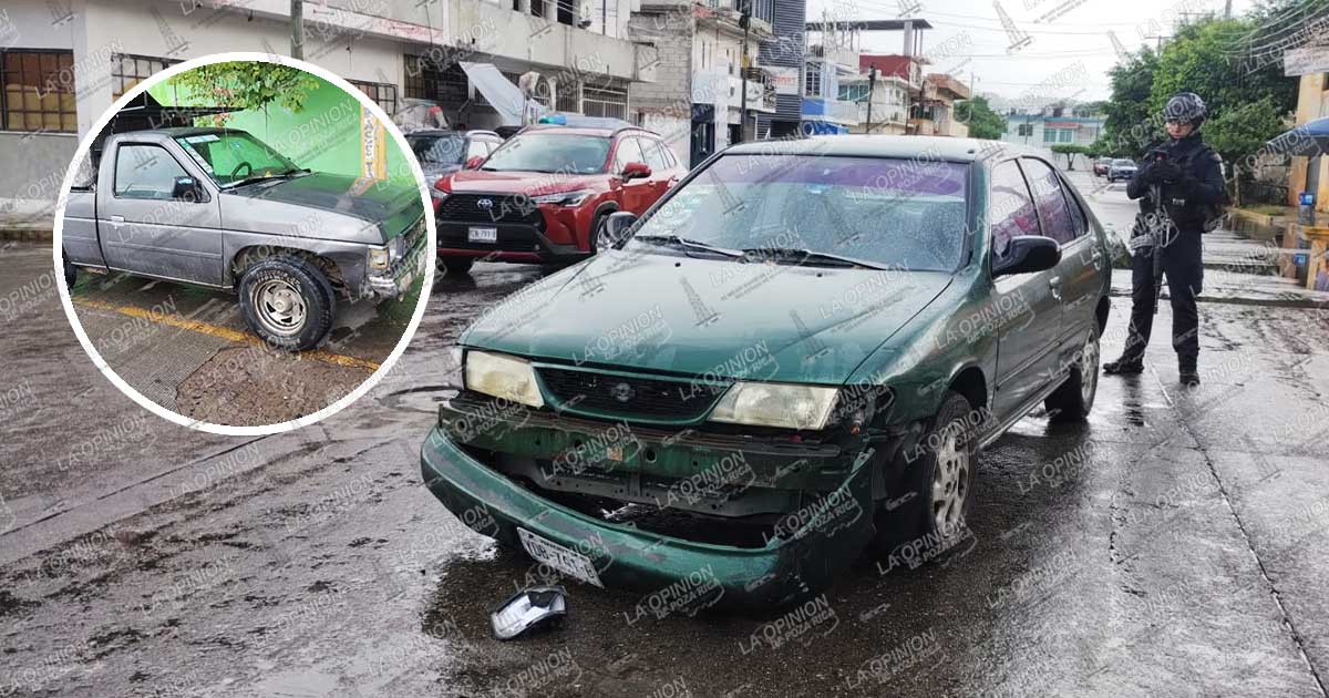 Choque frontal deja daños materiales en la colonia 27 de Septiembre Choque frontal deja daños materiales en la colonia 27 de Septiembre