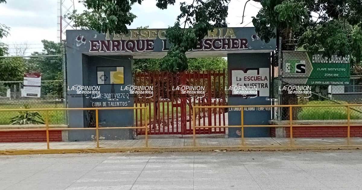 Telesecundaria lleva casi dos meses sin luz Telesecundaria lleva casi dos meses sin luz