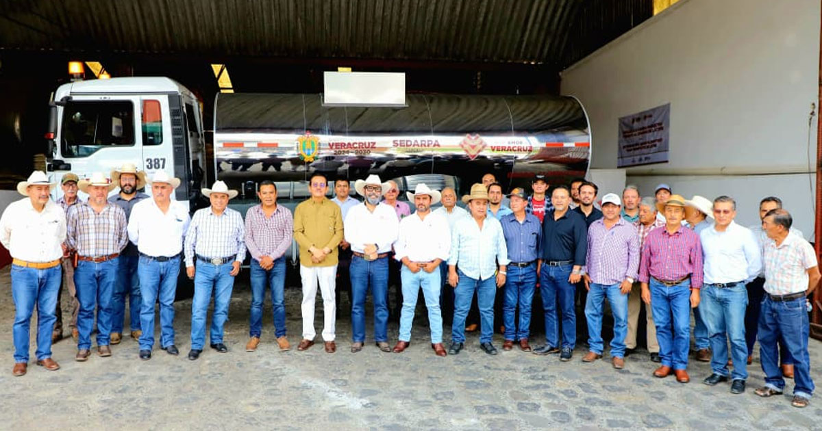 Beneficia Sedarpa a 70 productores de leche con transporte especializado Beneficia Sedarpa a 70 productores de leche con transporte especializado