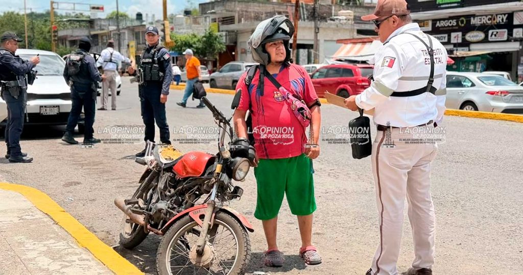 Operativos rotativos mantienen vigilancia sobre motociclistas y taxistas en Poza Rica Puntos en la colonia Petromex y la carretera Cazones-Poza Rica