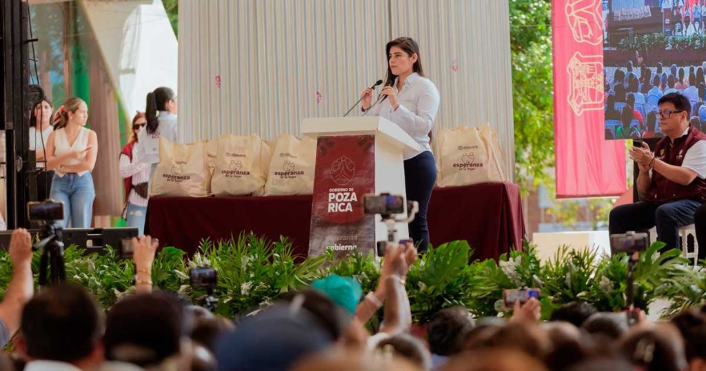 Gobierno de Poza Rica arranca primera entrega de programas sociales con 2,500 apoyos alimentarios y 10,000 láminas para familias pozarricenses Gobierno de Poza Rica arranca primera entrega de programas sociales con 2,500 apoyos alimentarios y 10,000 láminas para familias pozarricenses