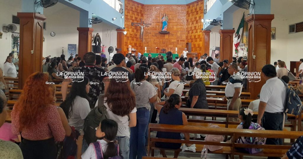 Bendicen mochilas y piden protección para estudiantes Bendicen mochilas y piden protección para estudiantes