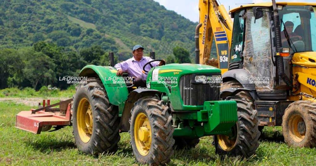 Avanzan los trabajos con maquinaria de SEDARPA Avanzan los trabajos con maquinaria de SEDARPA