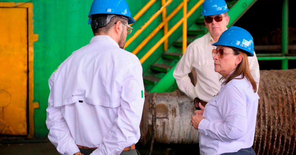 Vamos a salir adelante: Rocío Nahle apuesta por trabajadores para recuperar el Ingenio San Pedro Vamos a salir adelante: Rocío Nahle apuesta por trabajadores para recuperar el Ingenio San Pedro