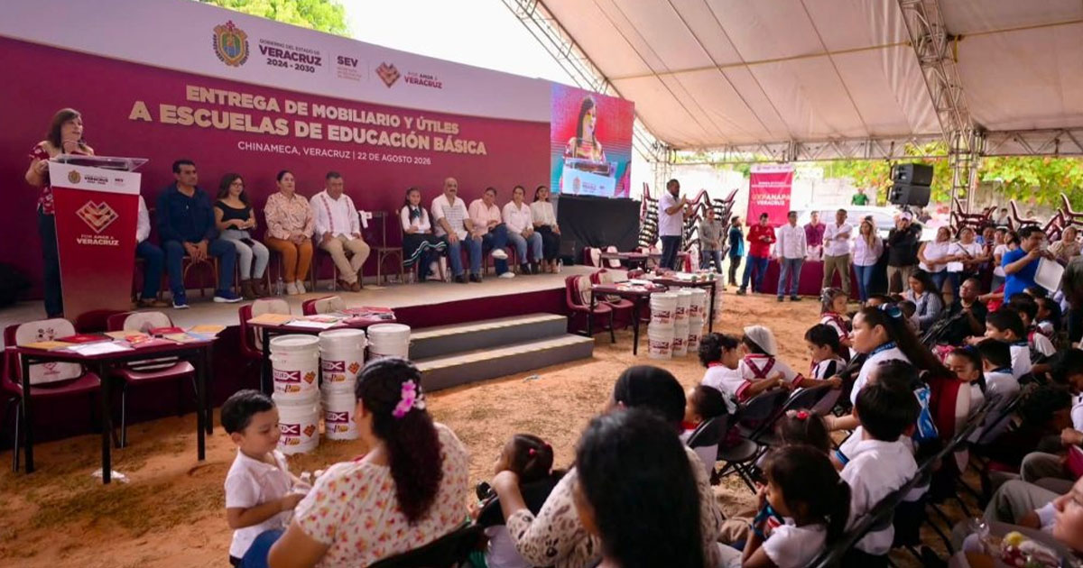 Queremos a la niñez y juventud en las aulas: Rocío Nahle durante la entrega de útiles y mobiliario a la región Olmeca Queremos a la niñez y juventud en las aulas: Rocío Nahle durante la entrega de útiles y mobiliario a la región Olmeca