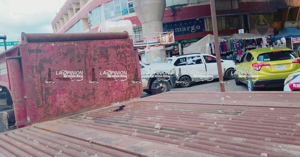 Tractocamión provoca carambola en la zona centro Tractocamión provoca carambola en la zona centro