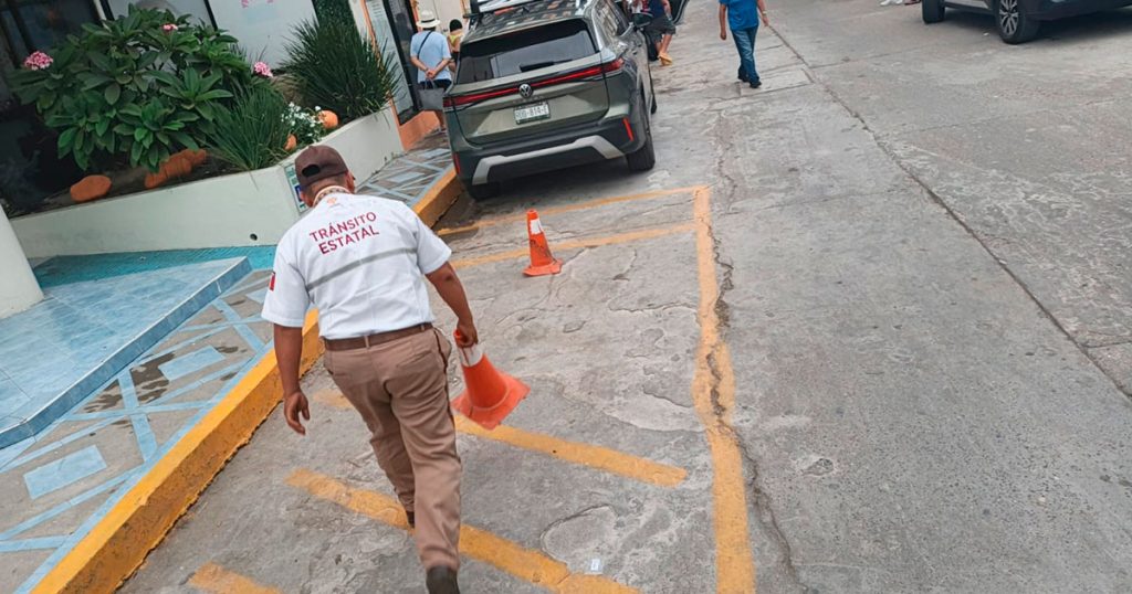 Continúa operativo de apartado de lugar en Tecolutla Continúa operativo de apartado de lugar en Tecolutla
