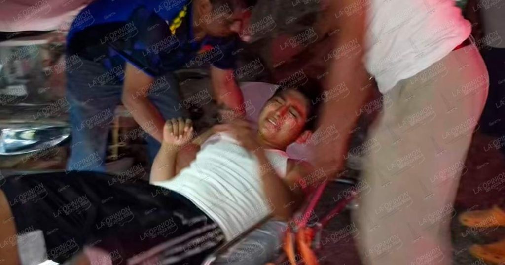 Dos lesionados en choque de camionetas