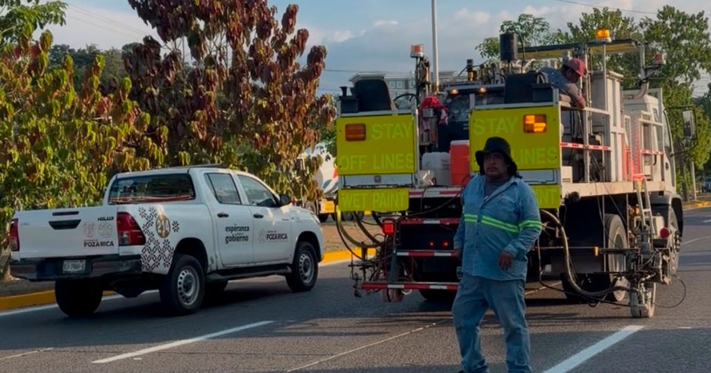 Realizan trabajos de balizamiento en la carretera Poza Rica–Cazones Realizan trabajos de balizamiento en la carretera Poza Rica–Cazones