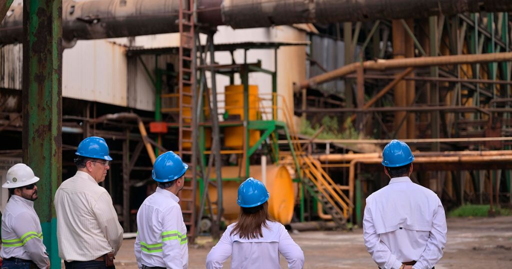 Vamos a salir adelante: Rocío Nahle apuesta por trabajadores para recuperar el Ingenio San Pedro Vamos a salir adelante: Rocío Nahle apuesta por trabajadores para recuperar el Ingenio San Pedro