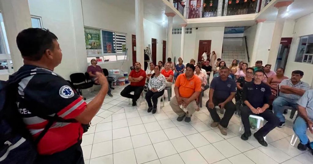 Personal del Ayuntamiento de Nautla recibe capacitación en atención a emergencias Personal del Ayuntamiento de Nautla recibe capacitación en atención a emergencias