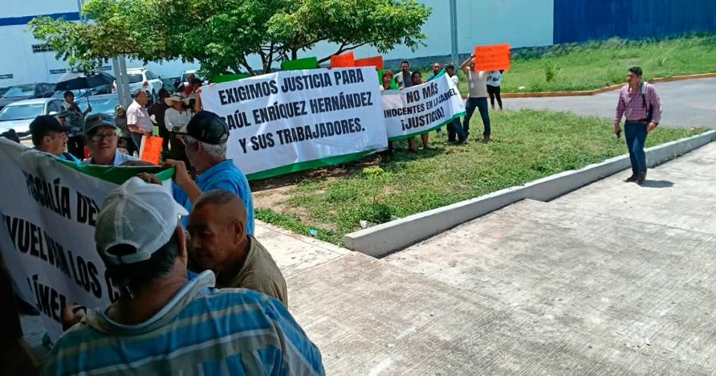 Exigen liberación de transportistas; familiares acusan razón judicial y trabas en amparos tras dos meses de detención en Veracruz Exigen liberación de transportistas; familiares acusan razón judicial y trabas en amparos tras dos meses de detención en Veracruz