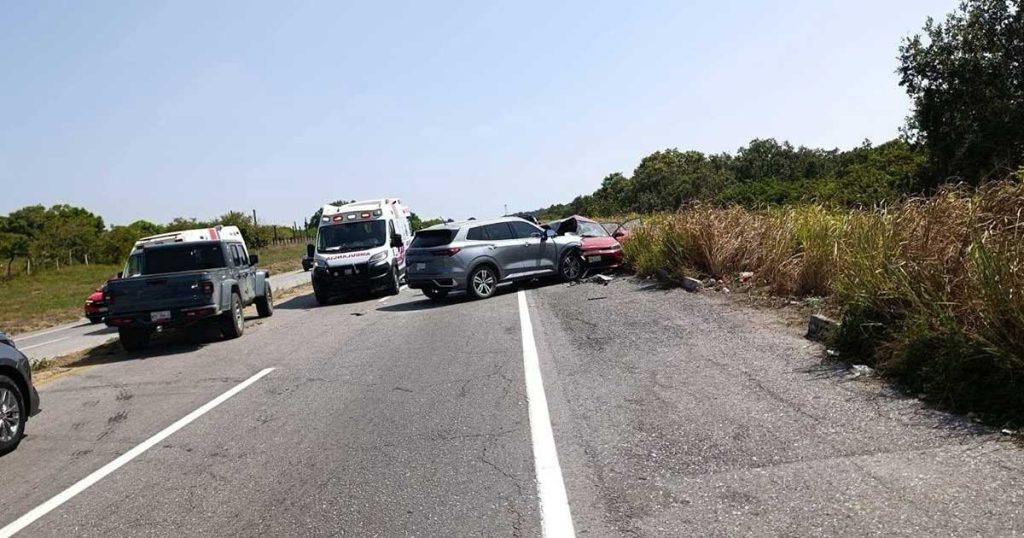 Choque frontal deja dos muertos y varios heridos en la Tuxpan-Tampico Choque frontal deja dos muertos y varios heridos en la Tuxpan-Tampico