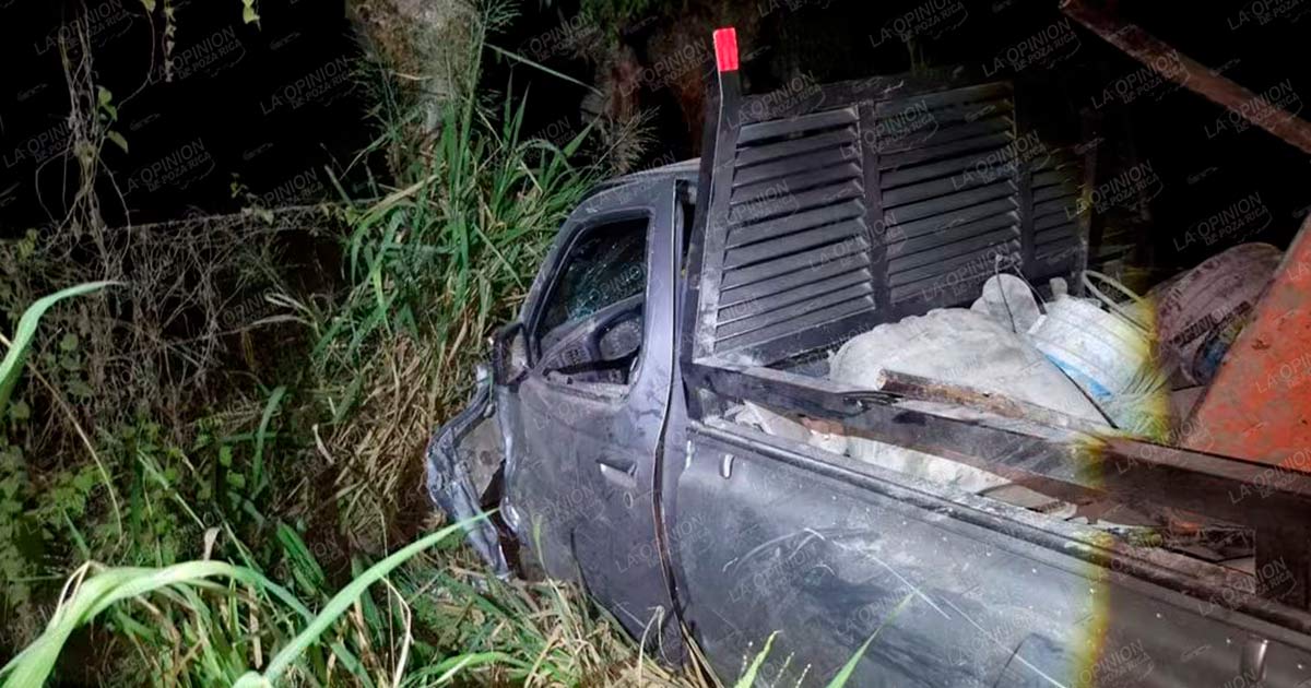 Dos lesionados en choque de camionetas