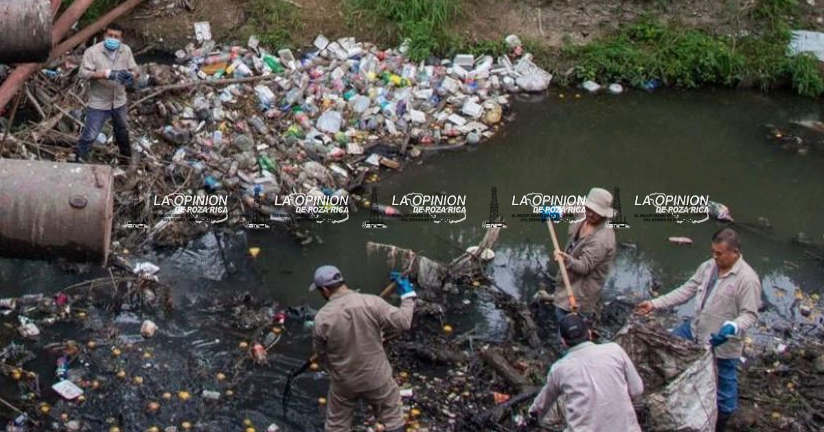 Hasta colchones, estufas y juguetes grandes "aparecen" en arroyos Hasta colchones, estufas y juguetes grandes "aparecen" en arroyos