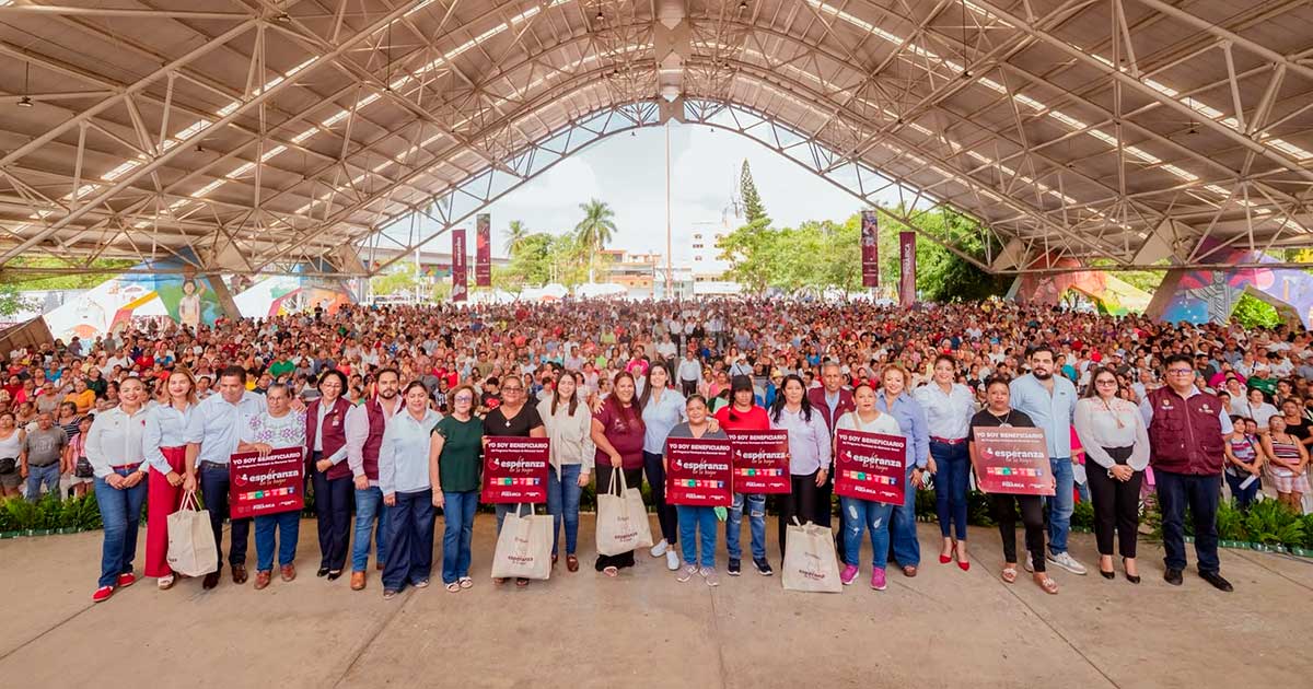 Gobierno de Poza Rica arranca primera entrega de programas sociales con 2,500 apoyos alimentarios y 10,000 láminas para familias pozarricenses