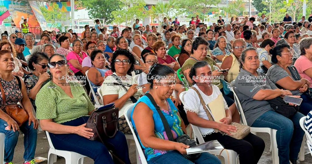 Entregan 700 tarjetas de Bienestar en Poza Rica y Coatzintla; avanzan brigadas de atención Entregan 700 tarjetas de Bienestar en Poza Rica y Coatzintla; avanzan brigadas de atención