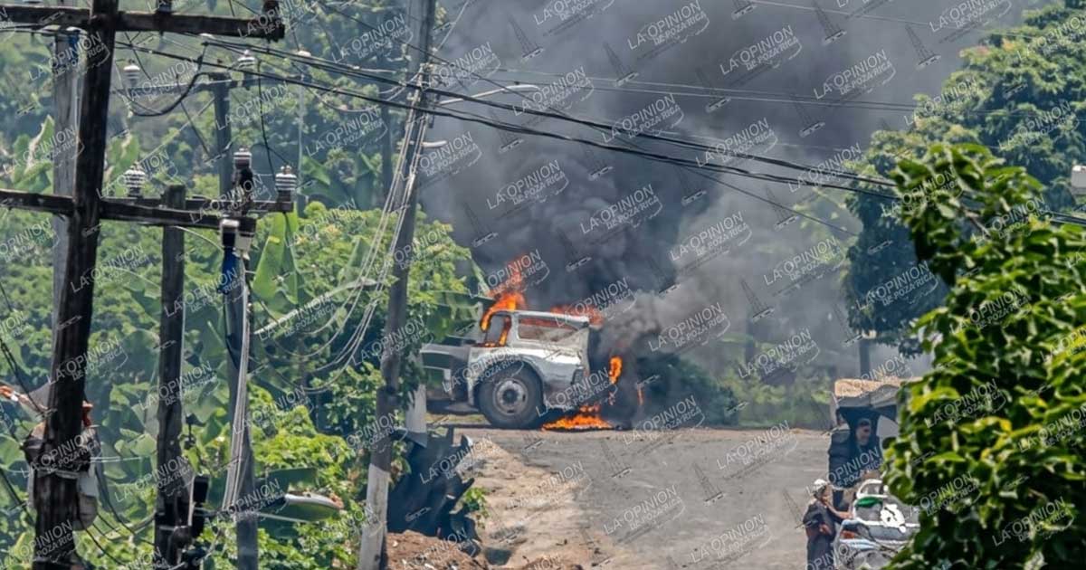 Queman camiones en la Tuxpan-Tamiahua Queman camiones en la Tuxpan-Tamiahua
