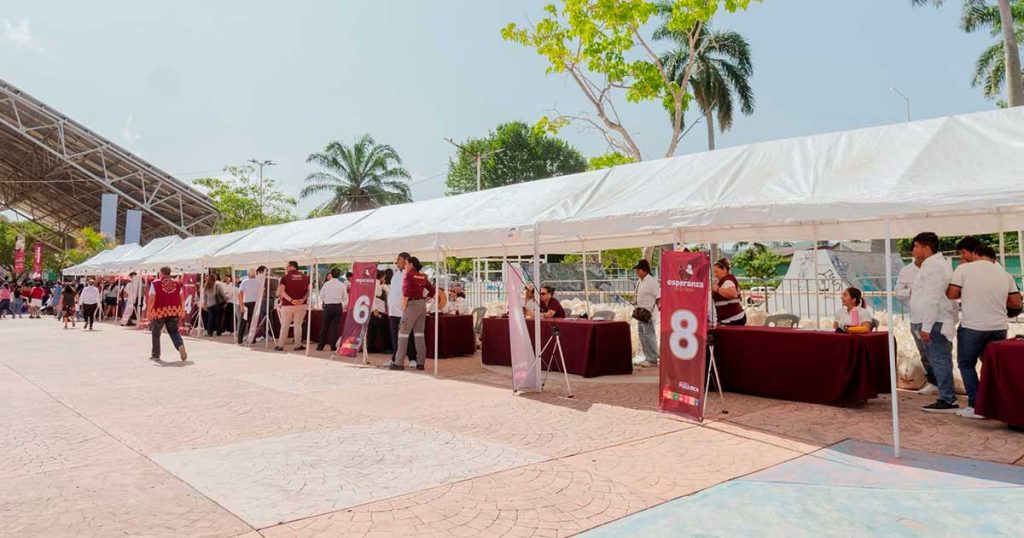 Gobierno de Poza Rica arranca primera entrega de programas sociales con 2,500 apoyos alimentarios y 10,000 láminas para familias pozarricenses Gobierno de Poza Rica arranca primera entrega de programas sociales con 2,500 apoyos alimentarios y 10,000 láminas para familias pozarricenses