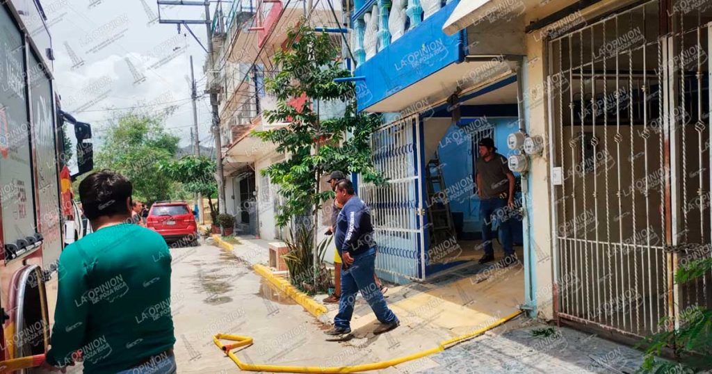 Incendio consume dos habitaciones de una vivienda en el fraccionamiento Gaviotas Incendio consume dos habitaciones de una vivienda en el fraccionamiento Gaviotas