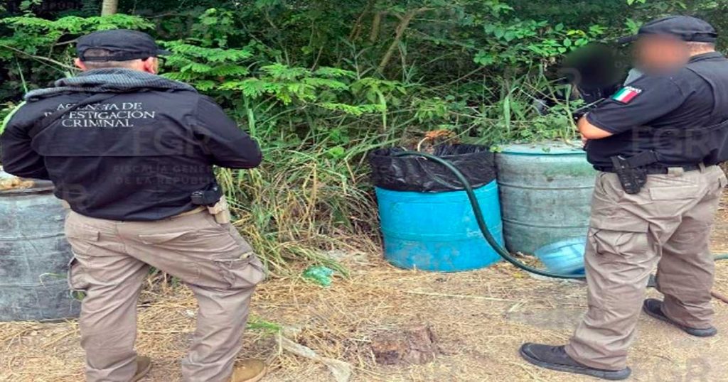 Aseguran mil 500 litros de presunto hidrocarburo durante cateo en Pánuco Aseguran mil 500 litros de presunto hidrocarburo durante cateo en Pánuco