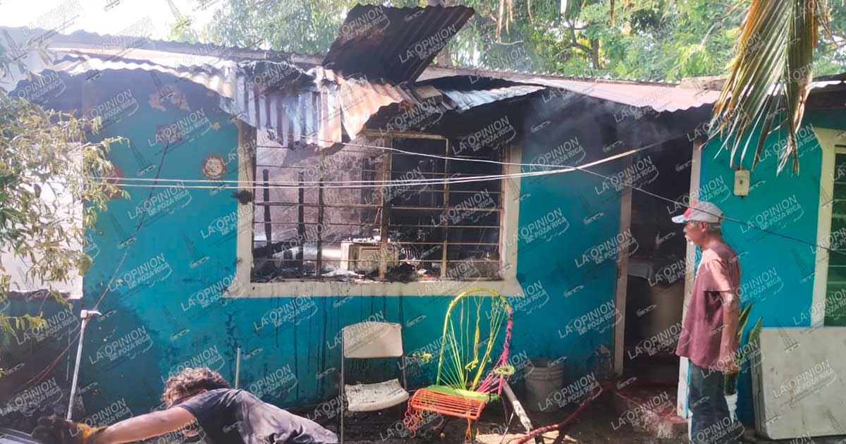 Voraz incendio consume tres cuartos de una vivienda en la colonia Manuel Ávila Camacho Voraz incendio consume tres cuartos de una vivienda en la colonia Manuel Ávila Camacho