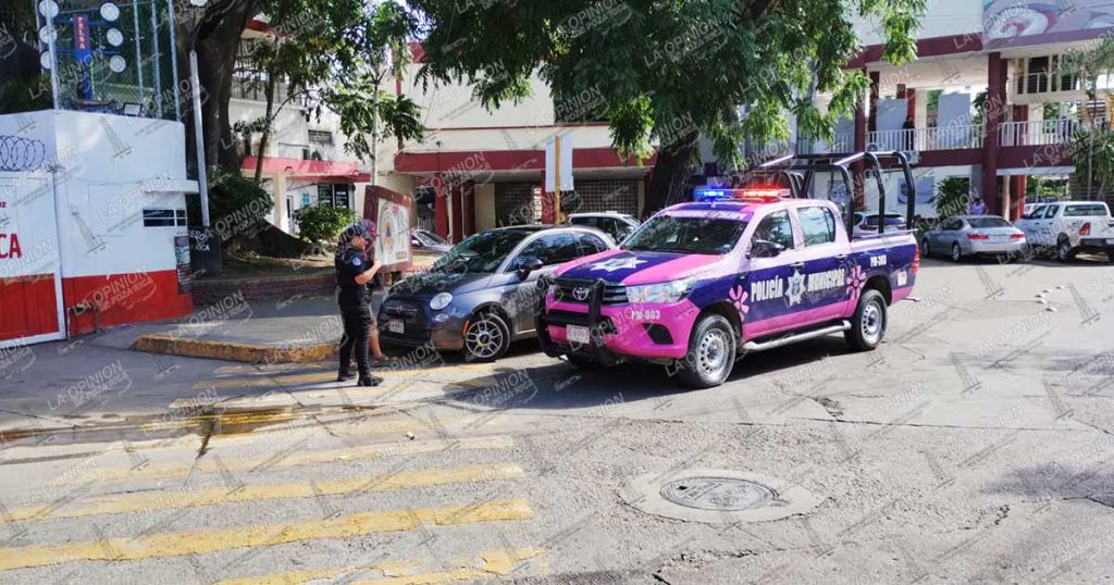 Mujer escapa de presunto intento de privación de la libertad y llega al Cereso de Poza Rica Mujer escapa de presunto intento de privación de la libertad y llega al Cereso de Poza Rica