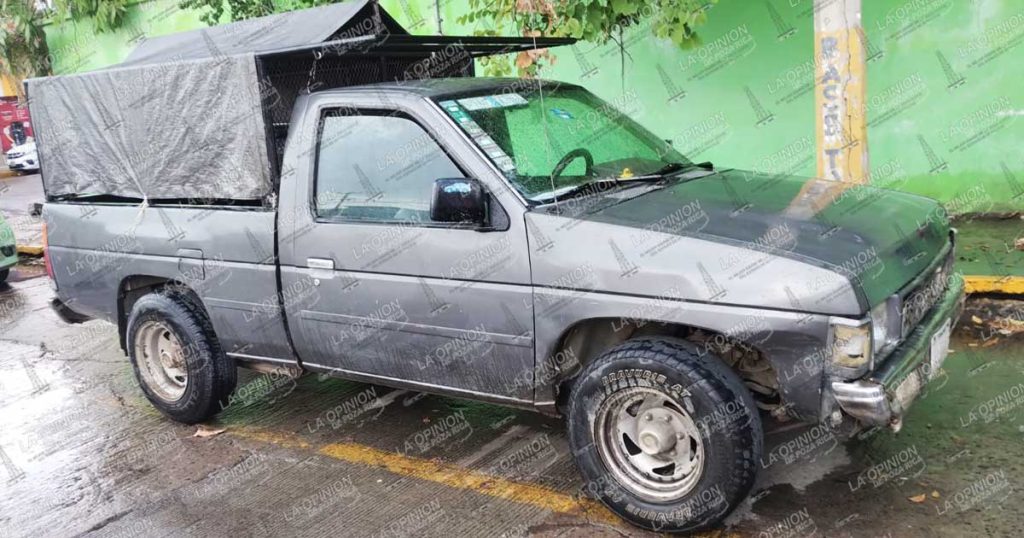 Choque frontal deja daños materiales en la colonia 27 de Septiembre Choque frontal deja daños materiales en la colonia 27 de Septiembre