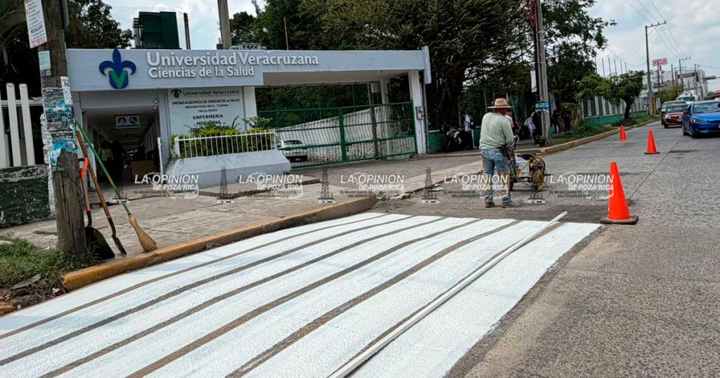 Refuerzan señalización vial frente a la Universidad Veracruzana