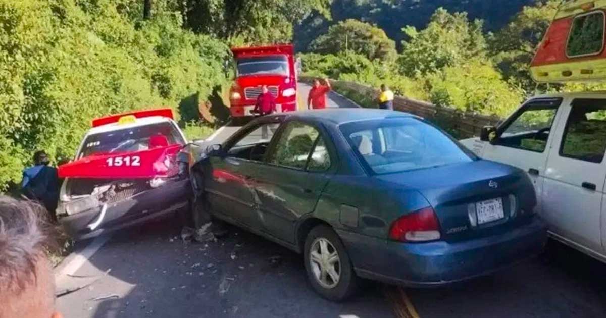 Choque frontal bloquea la carretera Tequila-Orizaba