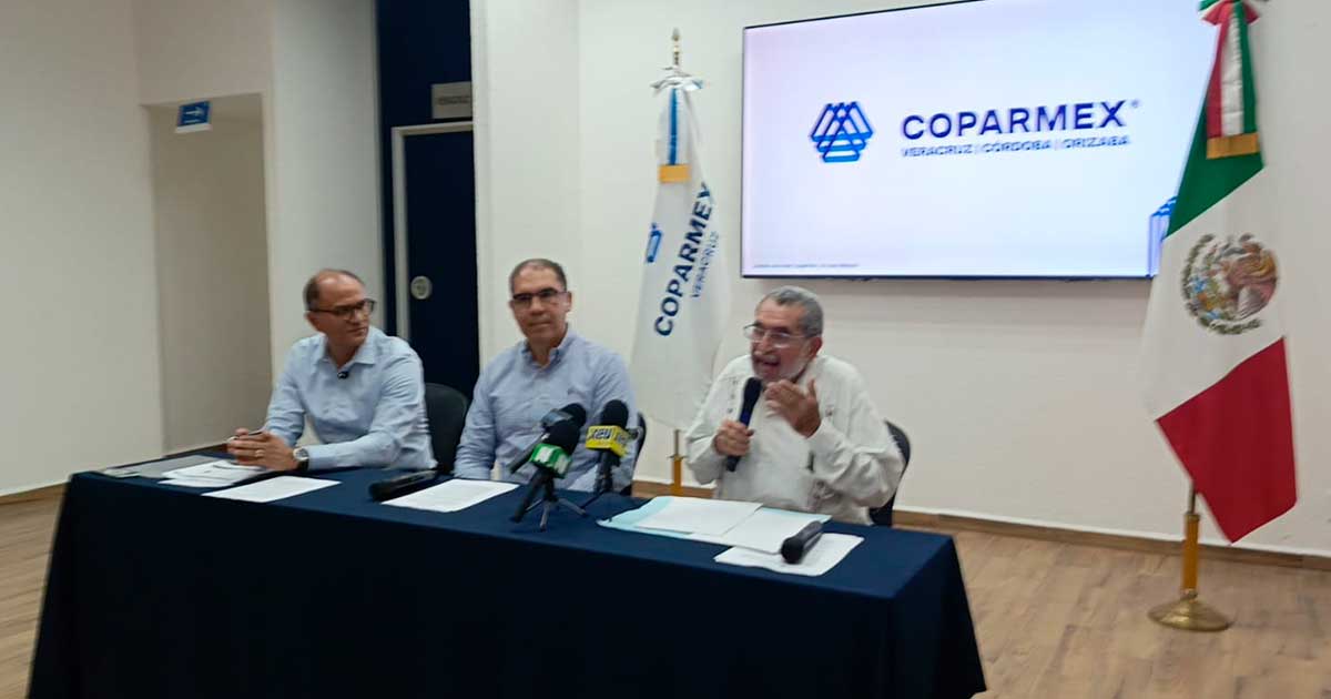 Rezago en México de infraestructura carretera afecta movilidad de mercancías: Colegio de Economistas