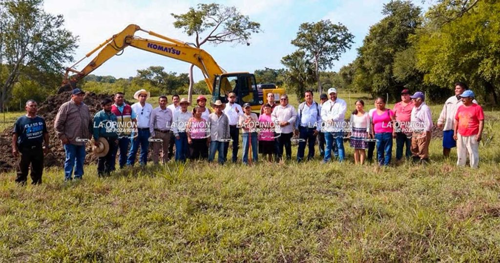Entregan apoyos contra la sequía
