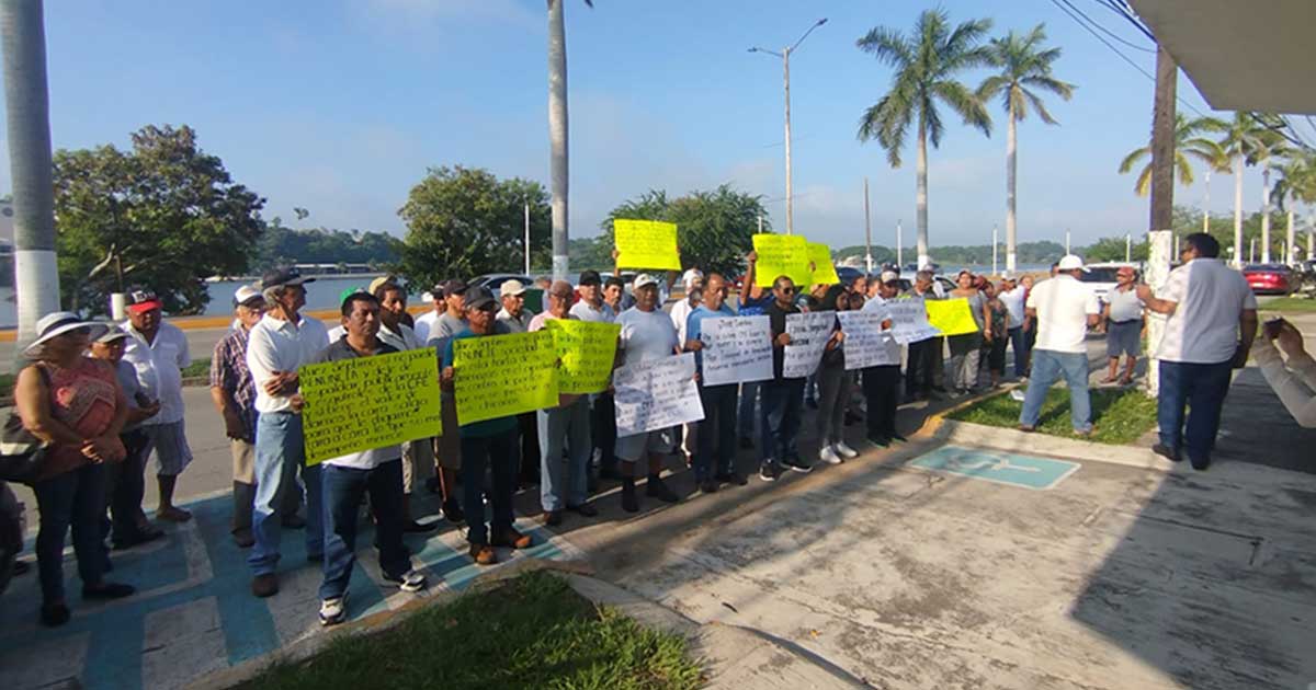 Protestan pescadores en juzgados federales